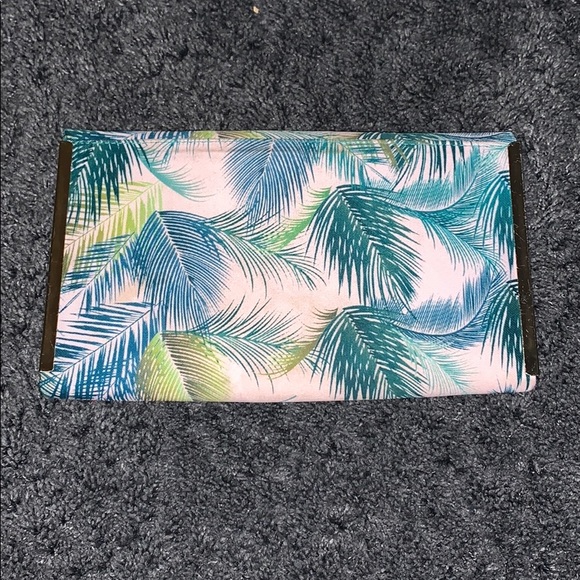 Call It Spring clutch - Picture 2 of 3